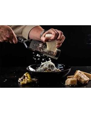 Sfeerafbeelding | Laquiole Style de Vie Rasp Ribbon Sfeer parmezaan